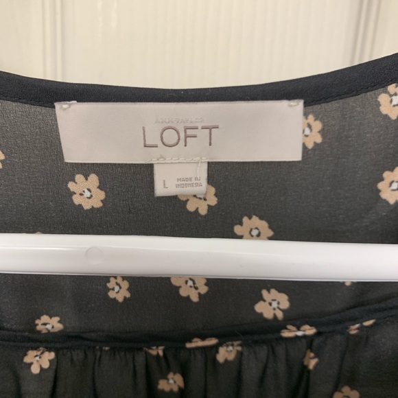 🌸 Floral Loft Blouse 🌸 - Picture 2 of 4